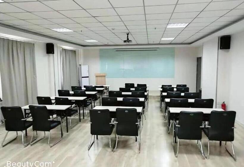 Hanting Hotel Shijiazhuang Jianhe Bridge Metro Station