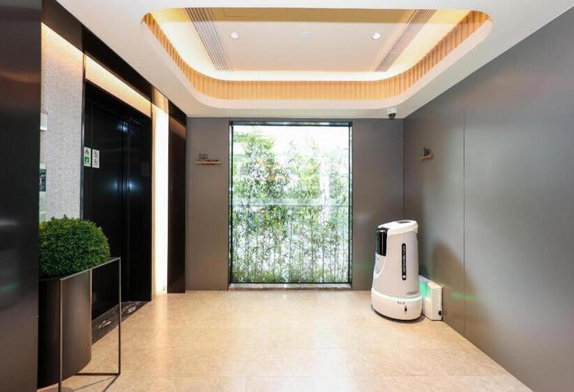 Ji Hotel Shanghai Xujiahui Caobao Road Metro Station