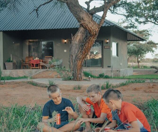 酒店 Africa Awaits Lodge & Safaris