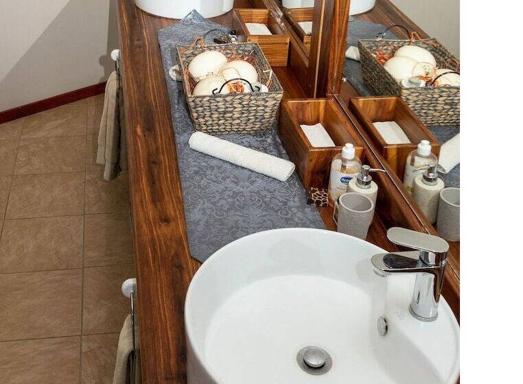 酒店 Africa Awaits Lodge & Safaris