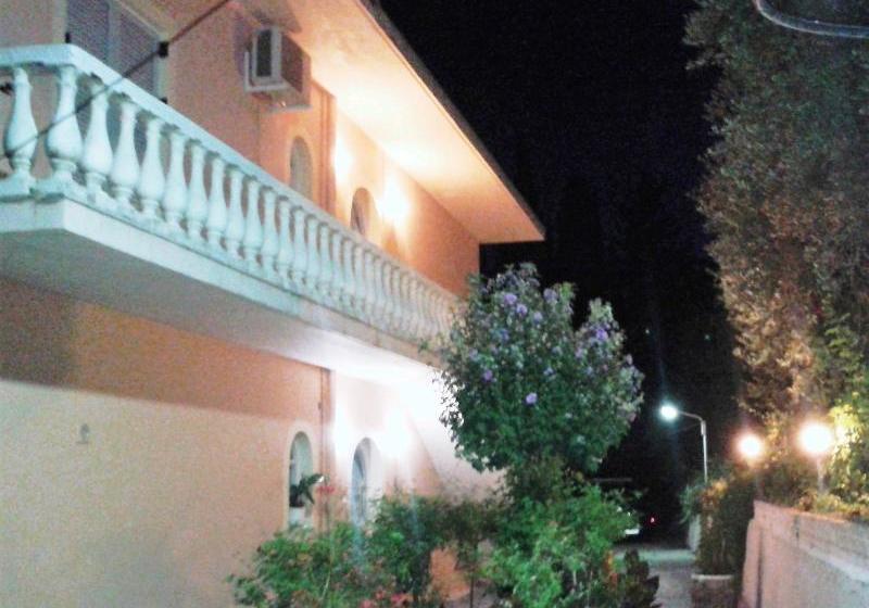 Apostolos & Eleni Family Apartments