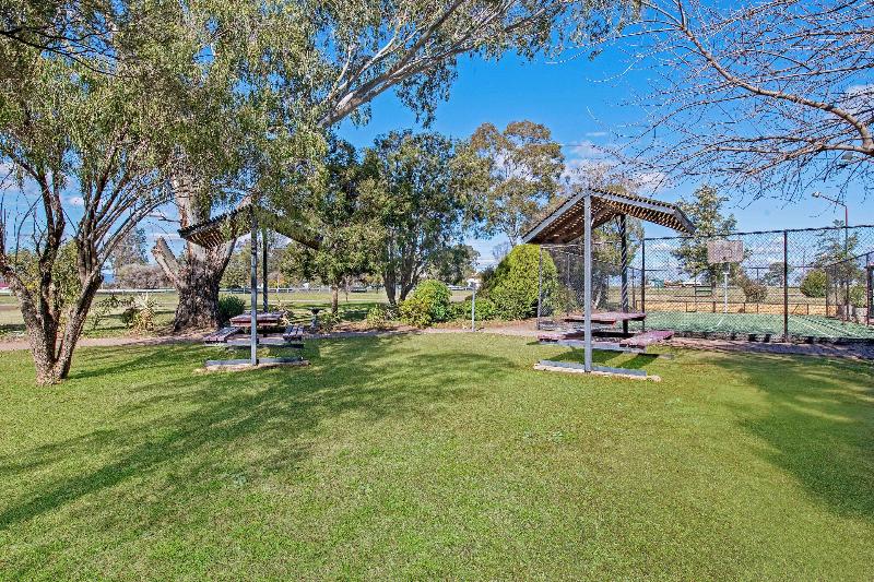 בית מלון כפרי Econo Lodge Savannah Park Tamworth