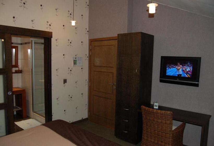 هتل Hôtel/restaurant à La Ferme