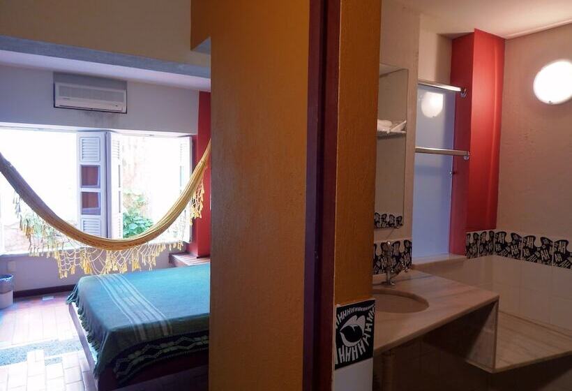 هتل Laranjeiras Hostel