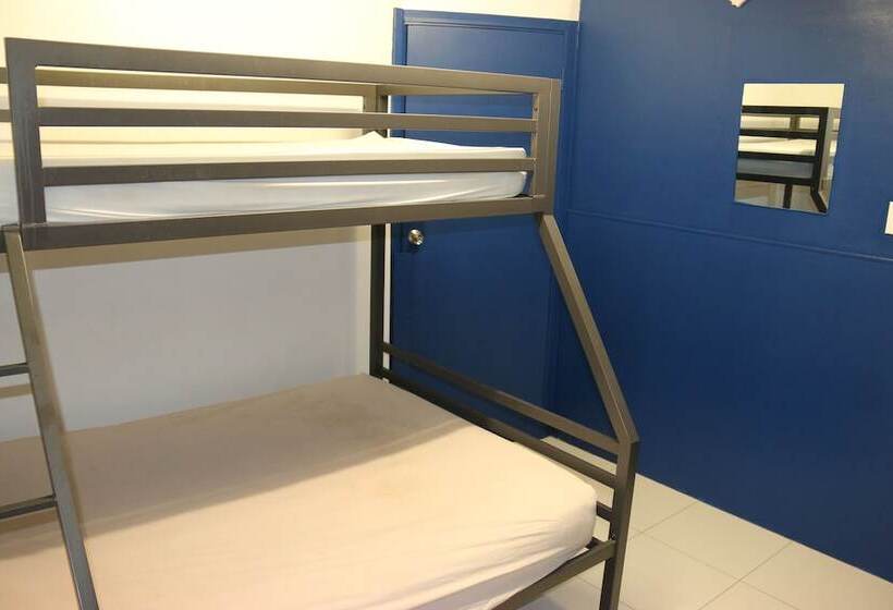 هتل Waterfront Backpackers   Hostel