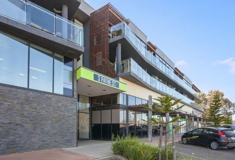 Отель Whitewater Apartments