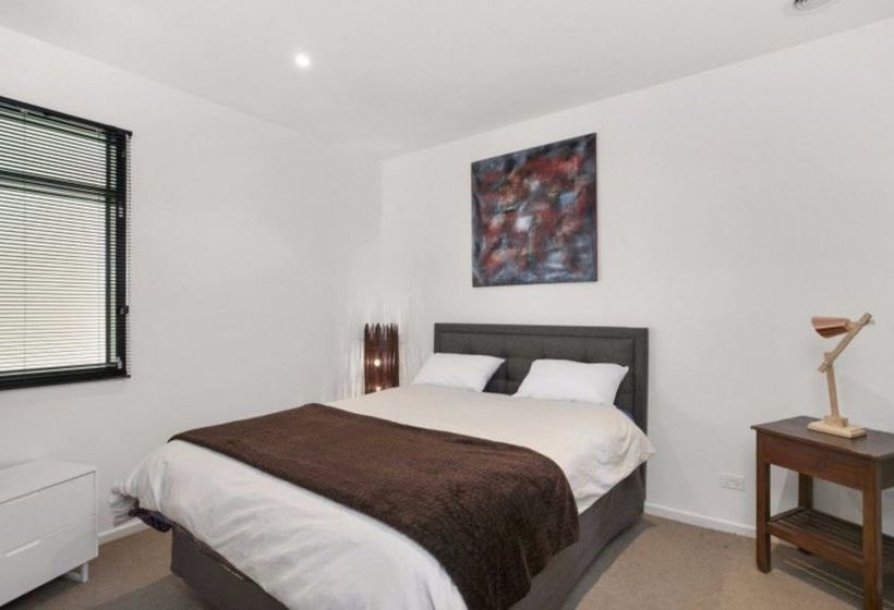 Отель Whitewater Apartments