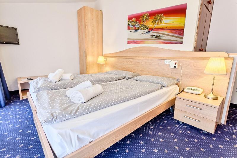 هتل Aurora & Appartamenti