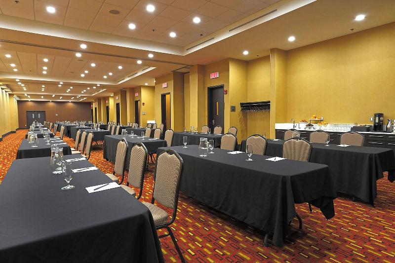فندق Courtyard By Marriott Montreal West Island/baie D’urfe