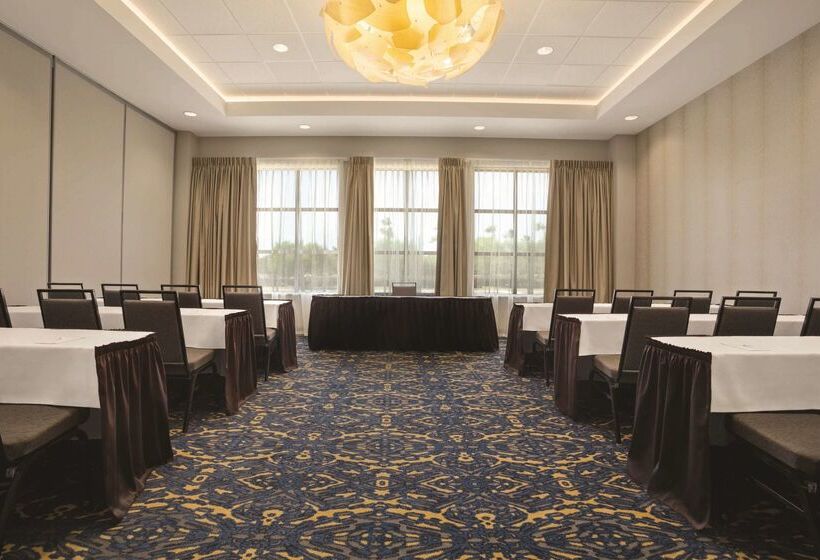 هتل Embassy Suites By Hilton Mcallen Convention Center