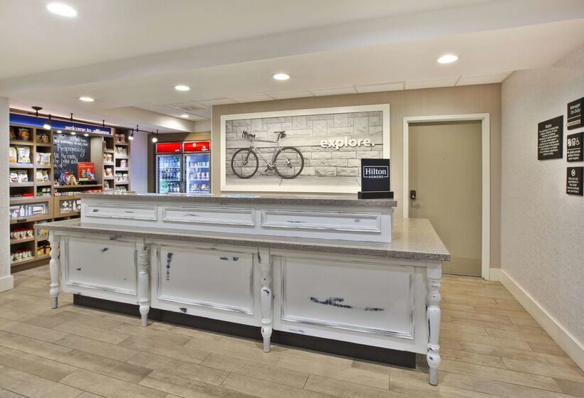 هتل Hampton Inn & Suites Alliance