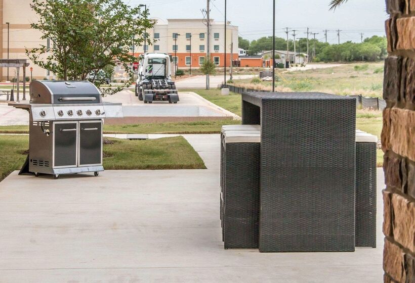 בית מלון כפרי Mainstay Suites Cotulla