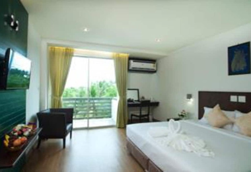 هتل The Flora May Resort