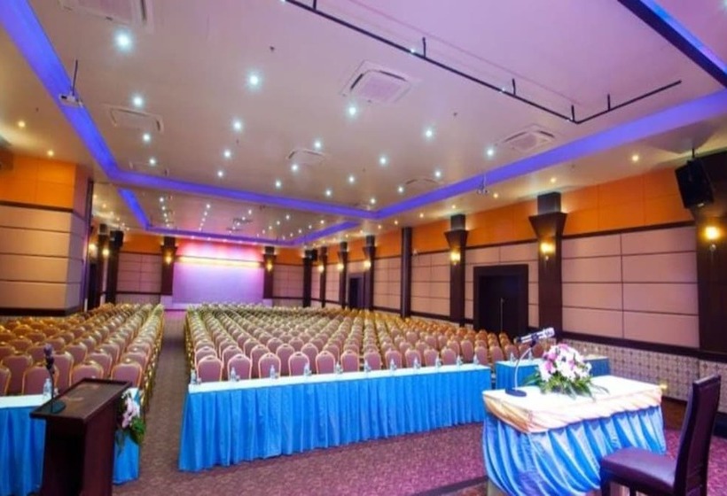 هتل The Flora May Resort