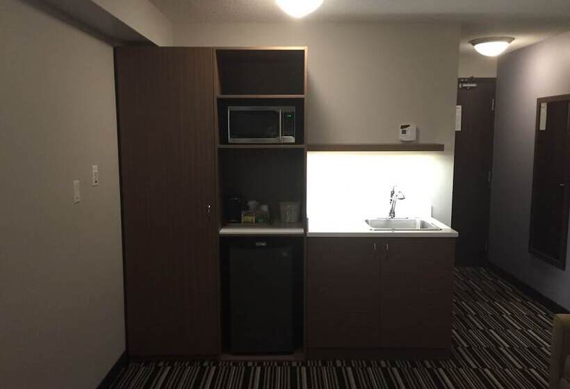 Microtel Inn & Suites By Wyndham Kirkland Lake