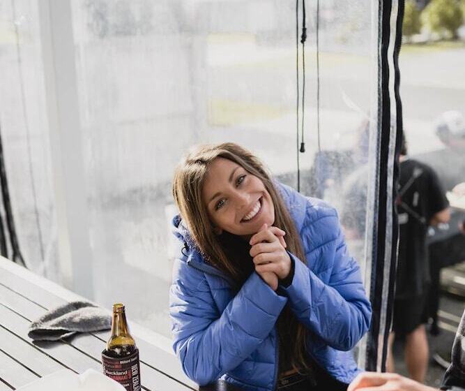 הוסטל Surf N Stay Whangamata