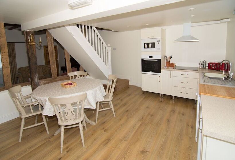 צימר The Abbey Hotel & Apartments