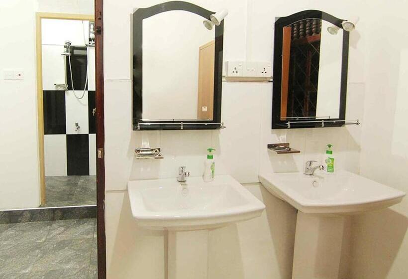 Hotel 2in1 Kandy Hostel