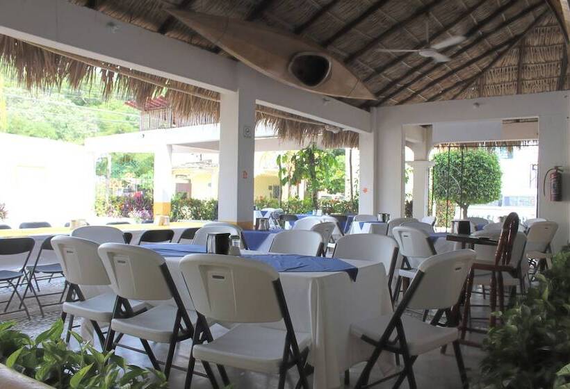 هتل Arrecife Huatulco Plus