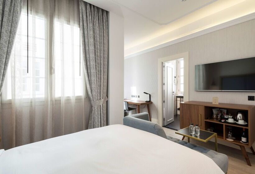 هتل Doubletree By Hilton Madrid  Prado