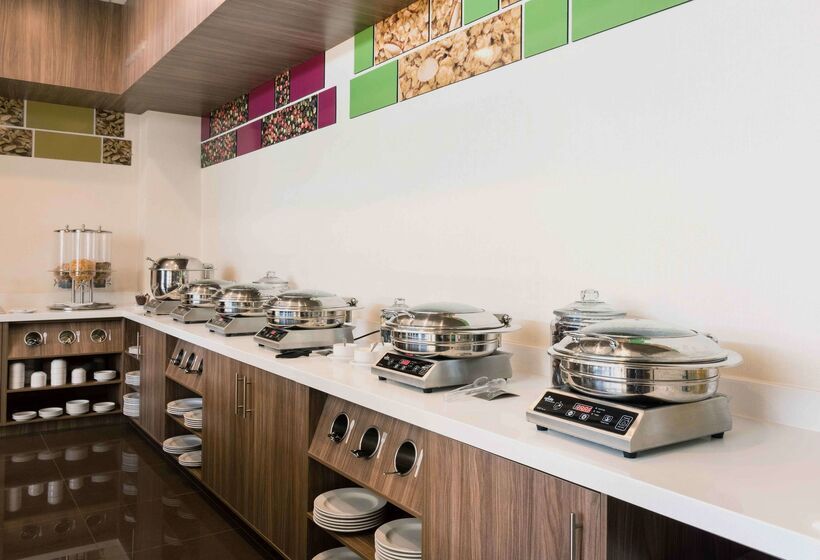 هتل Hampton Inn By Hilton Irapuato