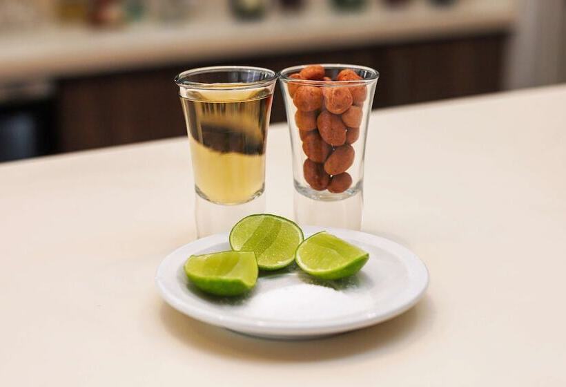 هتل Hampton Inn By Hilton Irapuato