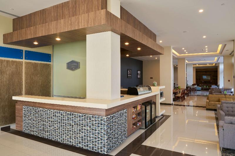 هتل Hampton Inn By Hilton Irapuato