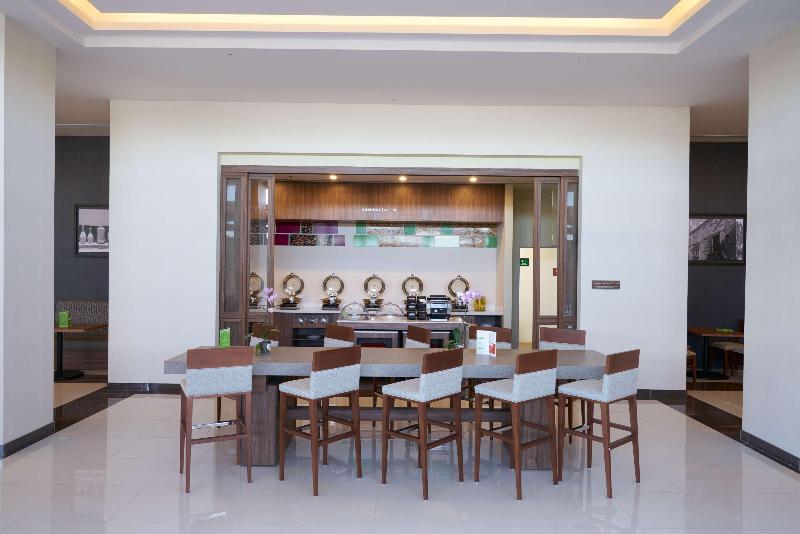 هتل Hampton Inn By Hilton Irapuato