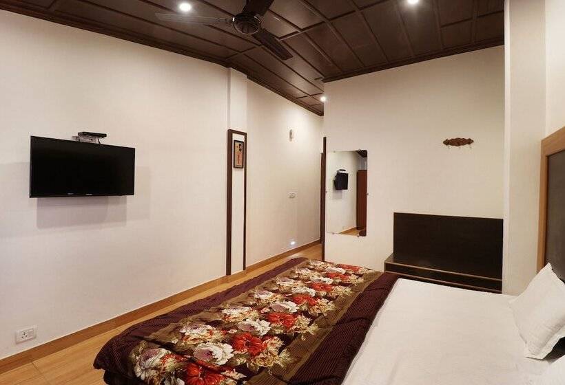 בית מלון כפרי Himalayan Club