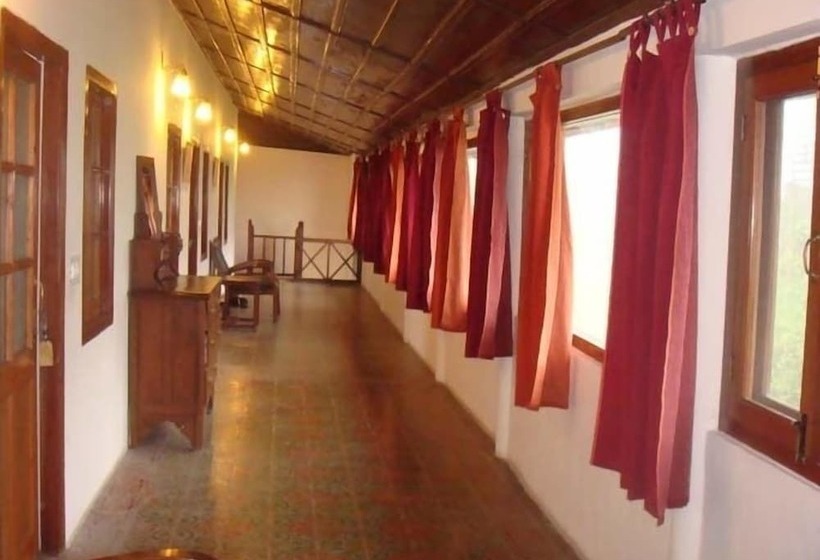 בית מלון כפרי Himalayan Club