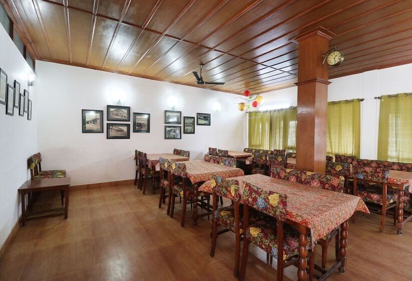 בית מלון כפרי Himalayan Club