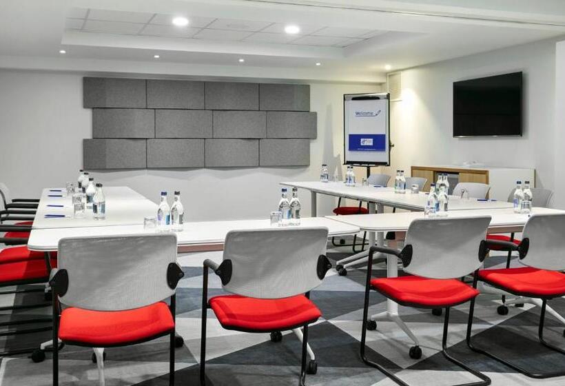 בית מלון כפרי Holiday Inn Express Dublin City Centre, An Ihg