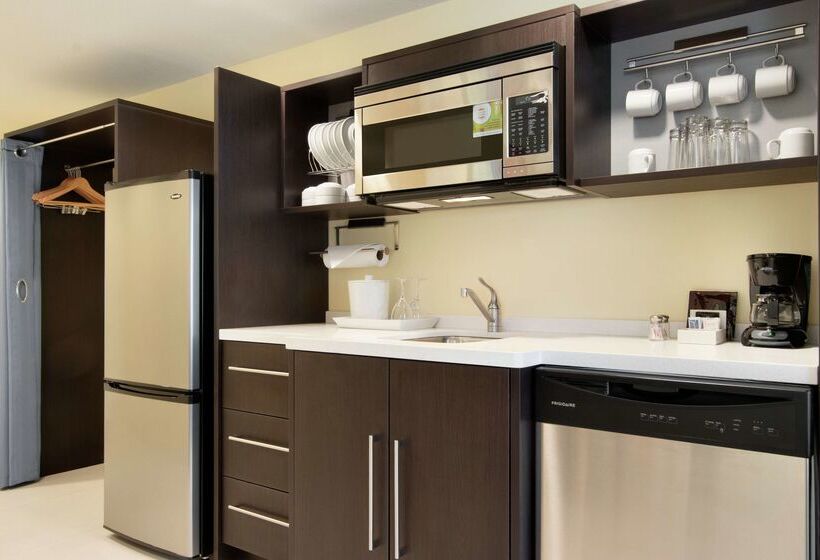 فندق Home2 Suites By Hilton Fort St. John