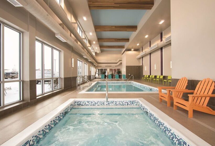 فندق Home2 Suites By Hilton Fort St. John