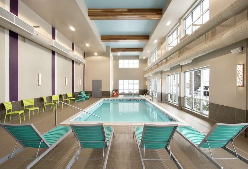 فندق Home2 Suites By Hilton Fort St. John