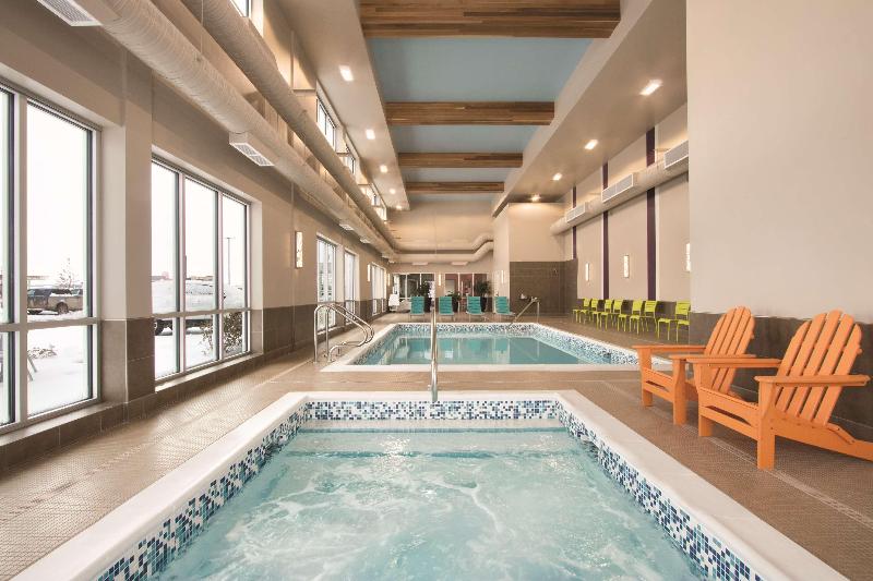 فندق Home2 Suites By Hilton Fort St. John