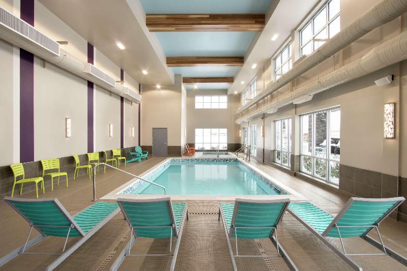 فندق Home2 Suites By Hilton Fort St. John