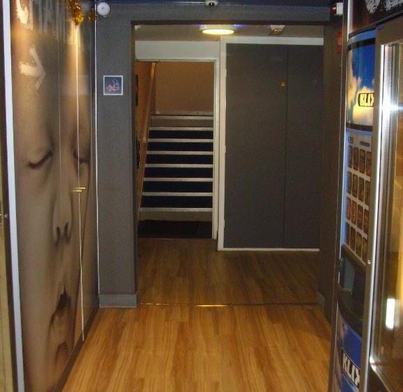 בית מלון כפרי Ibis Budget L'isle Adam