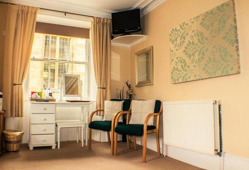 ホテル The Royal Oak