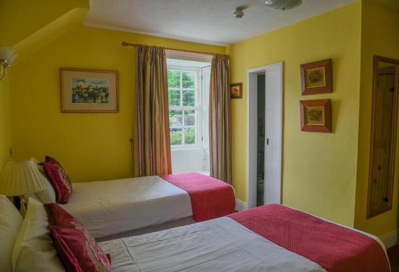 بنسيون Lowbyer Manor Country House