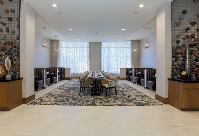 هتل Doubletree By Hilton Evansville