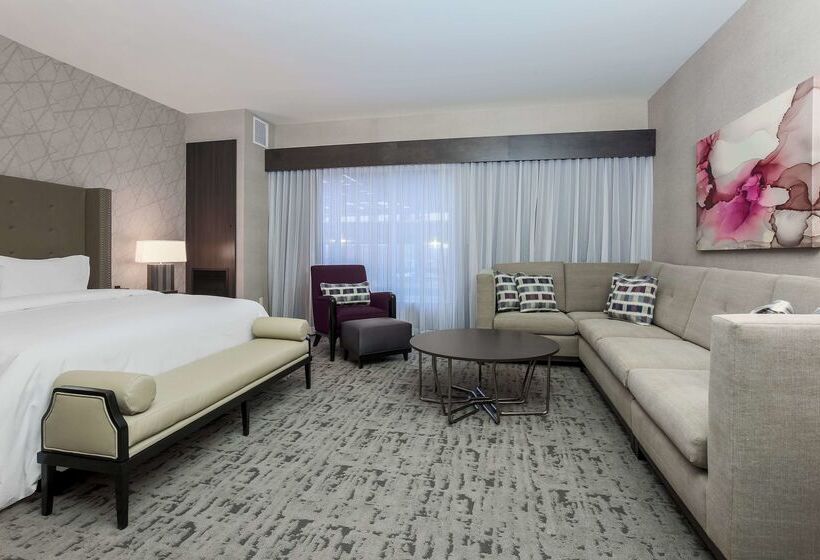 هتل Doubletree By Hilton Evansville