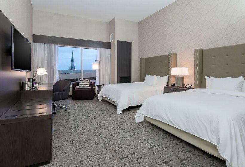 هتل Doubletree By Hilton Evansville