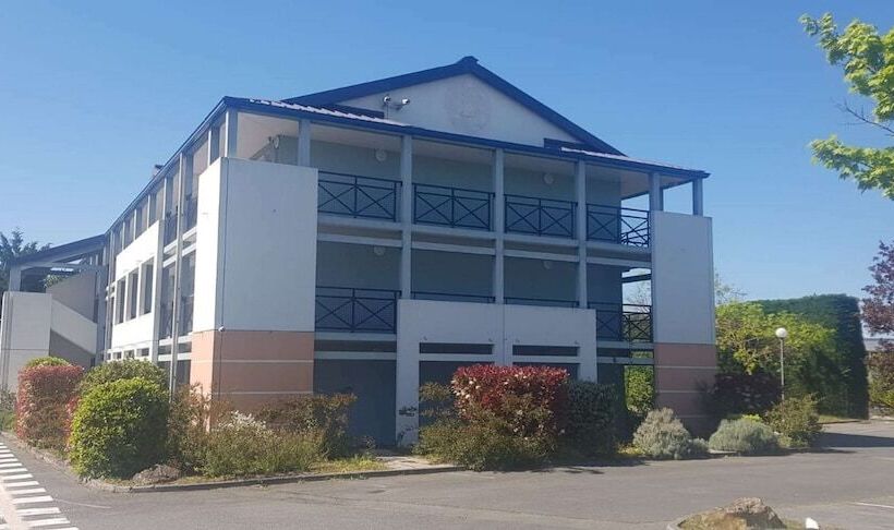 בית מלון כפרי Kyriad Direct Poitiers  Gare Du Futuroscope