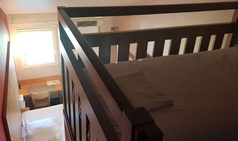 בית מלון כפרי Kyriad Direct Poitiers  Gare Du Futuroscope