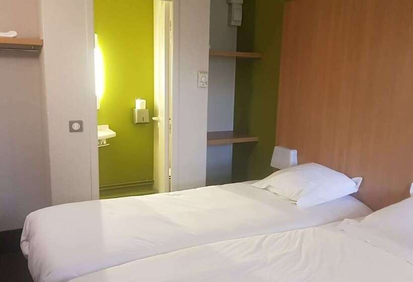 בית מלון כפרי Kyriad Direct Poitiers  Gare Du Futuroscope