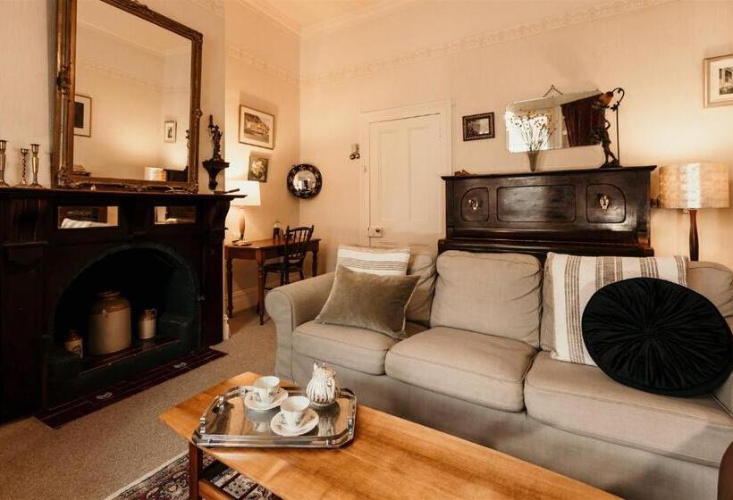 Stanley Hotel & Apartments