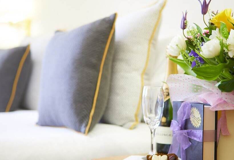 بنسيون Riviera Town House