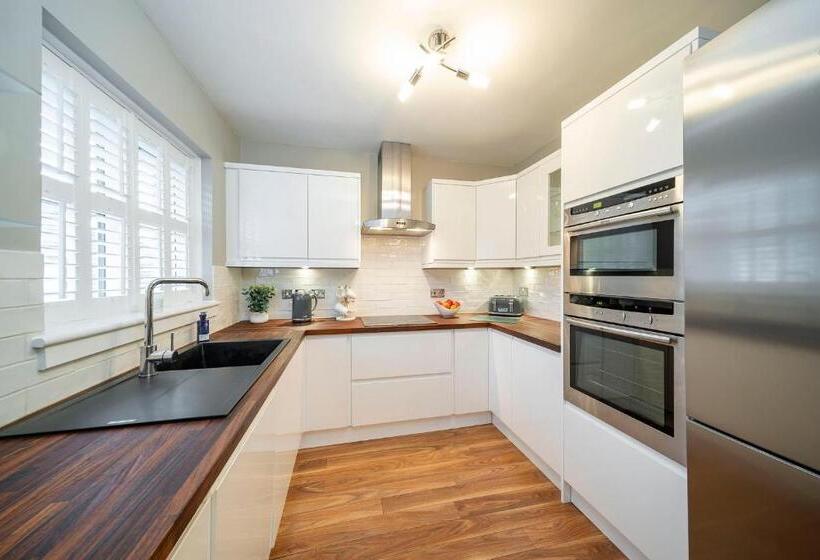 The Pines Stunning 3 Bedroomed Apartment, Gleneagles