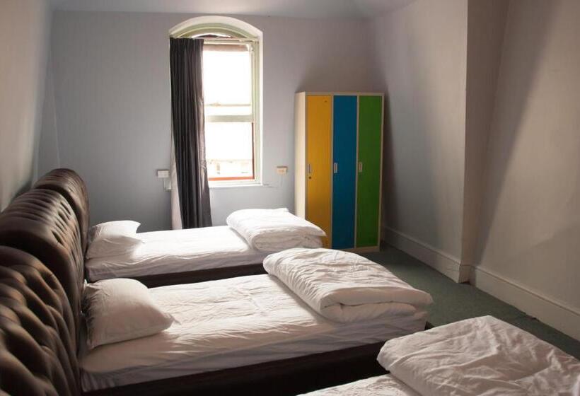 هاستل Backpackers Imperial